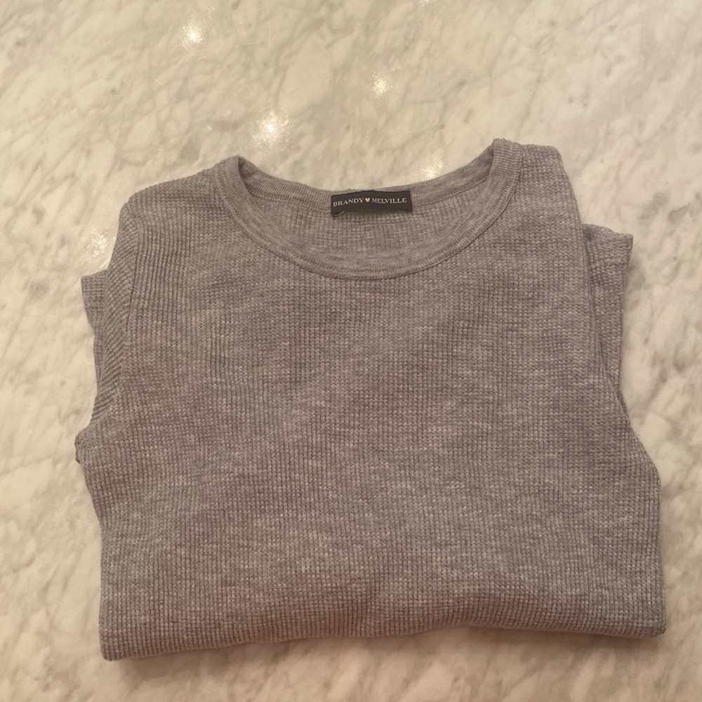 Brandy Melville grey long sleeve top! In great condition